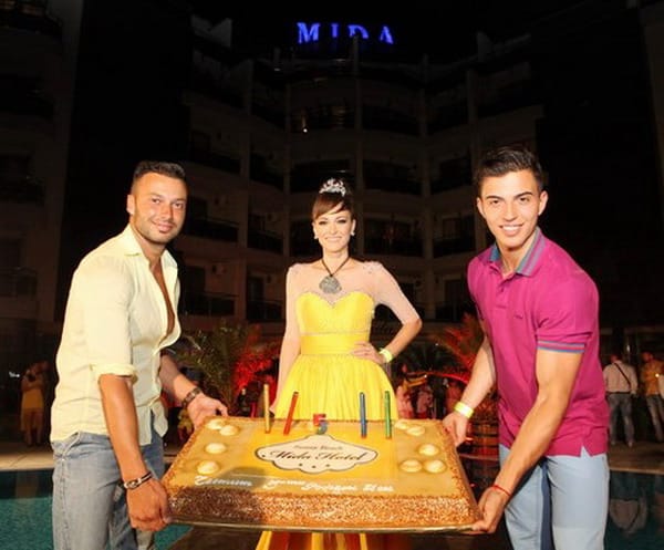 КАРА ДЕЛЕВИН В КАМПАНИЯТА „ШАНЕЛ”